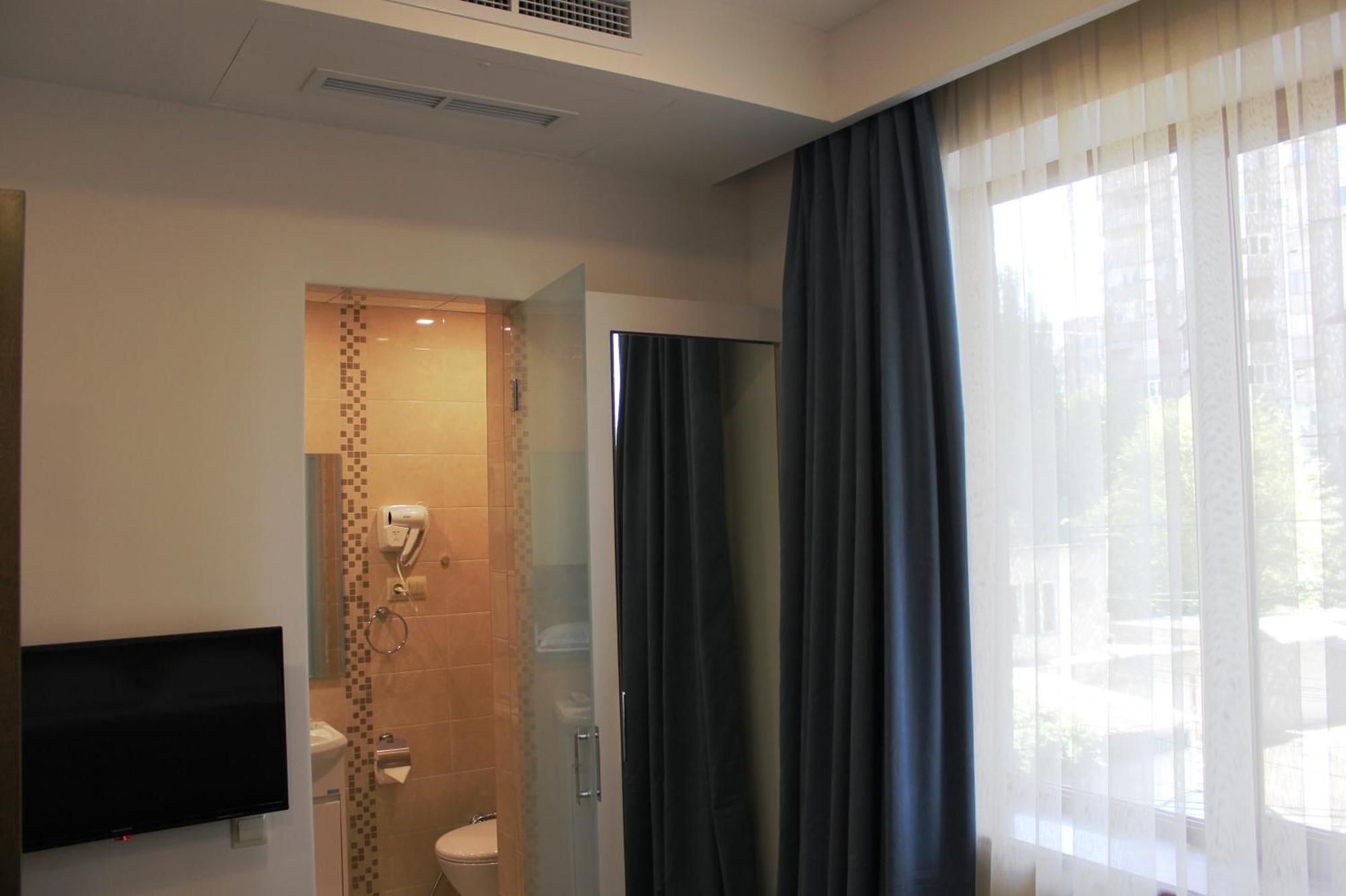 Evn Boutique Hotel 耶烈万 客房 照片