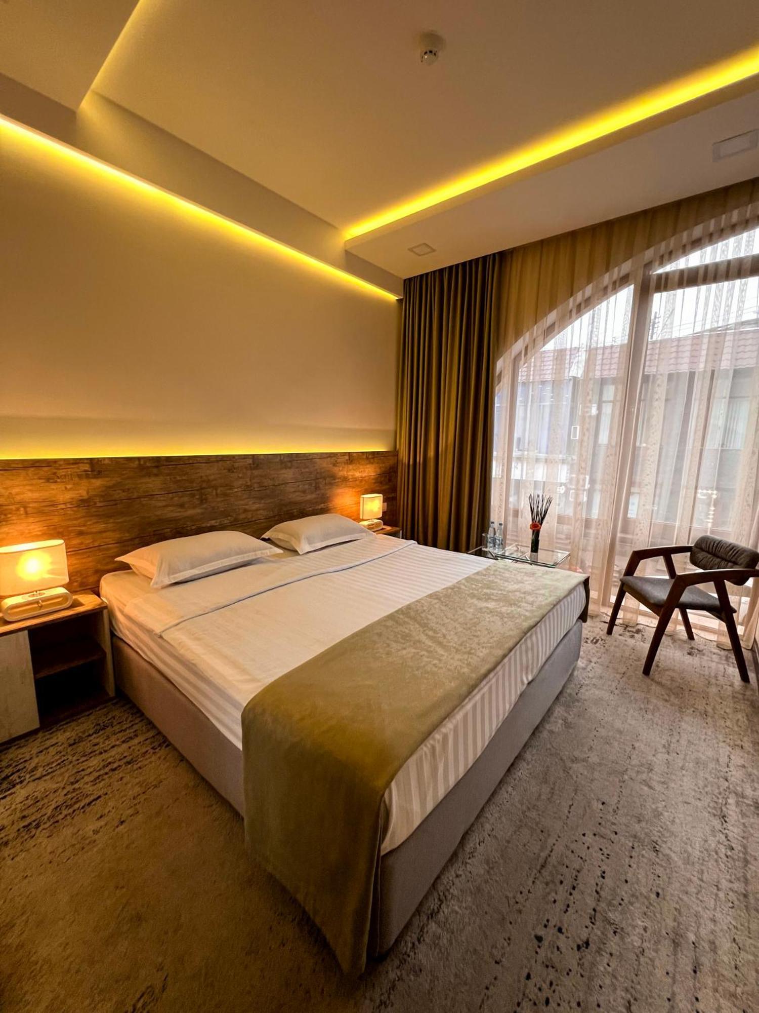 Evn Boutique Hotel 耶烈万 外观 照片