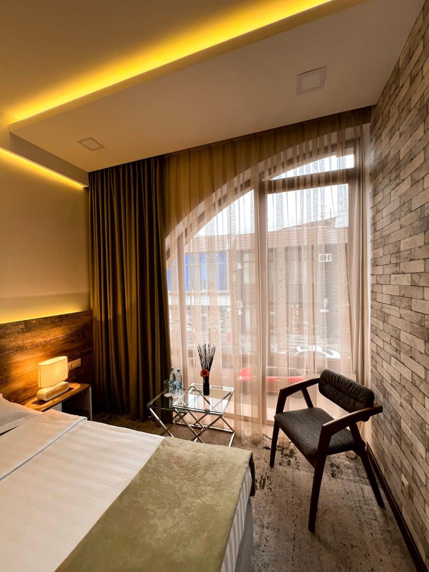Evn Boutique Hotel 耶烈万 外观 照片