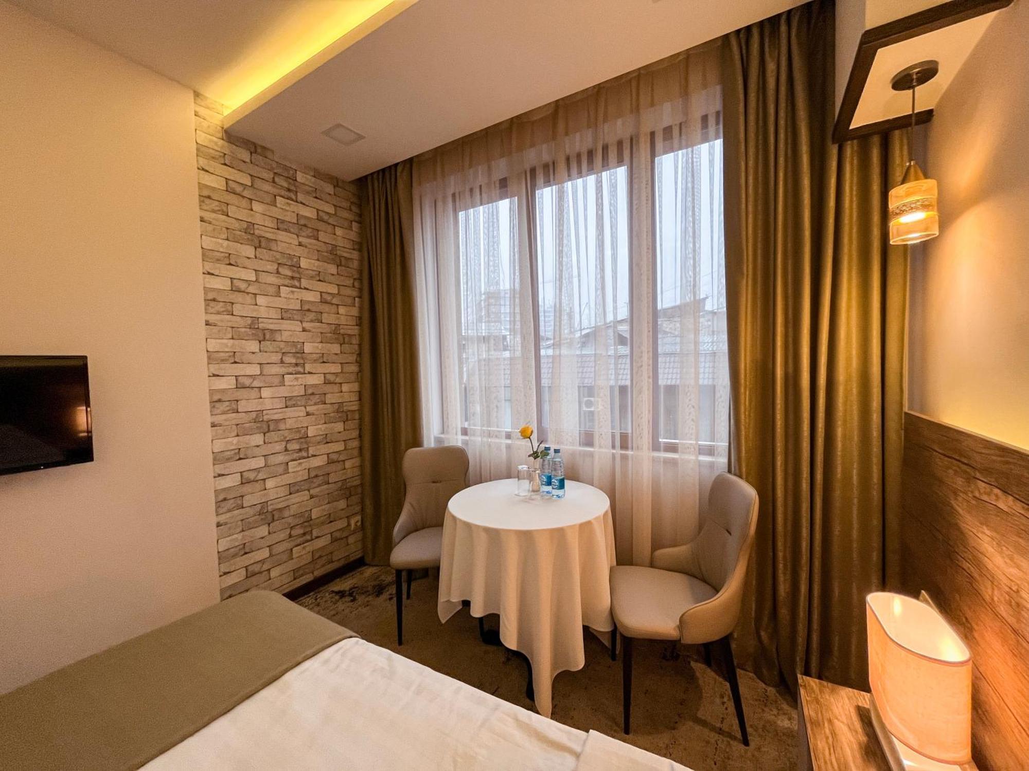 Evn Boutique Hotel 耶烈万 外观 照片