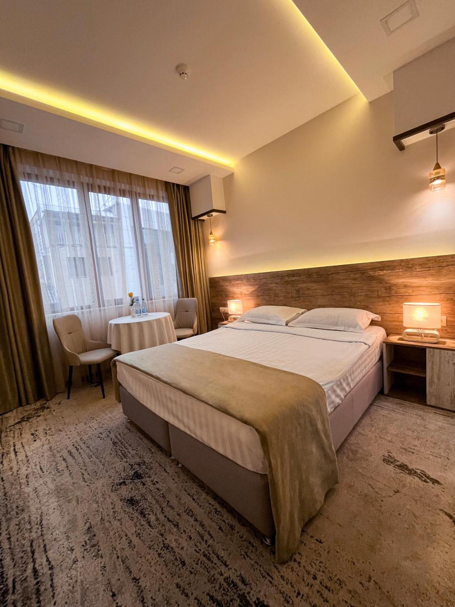 Evn Boutique Hotel 耶烈万 外观 照片